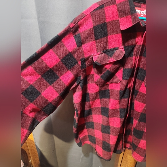 Wrangler Red and Black Checkered Light Jacket - Picture 2 of 10